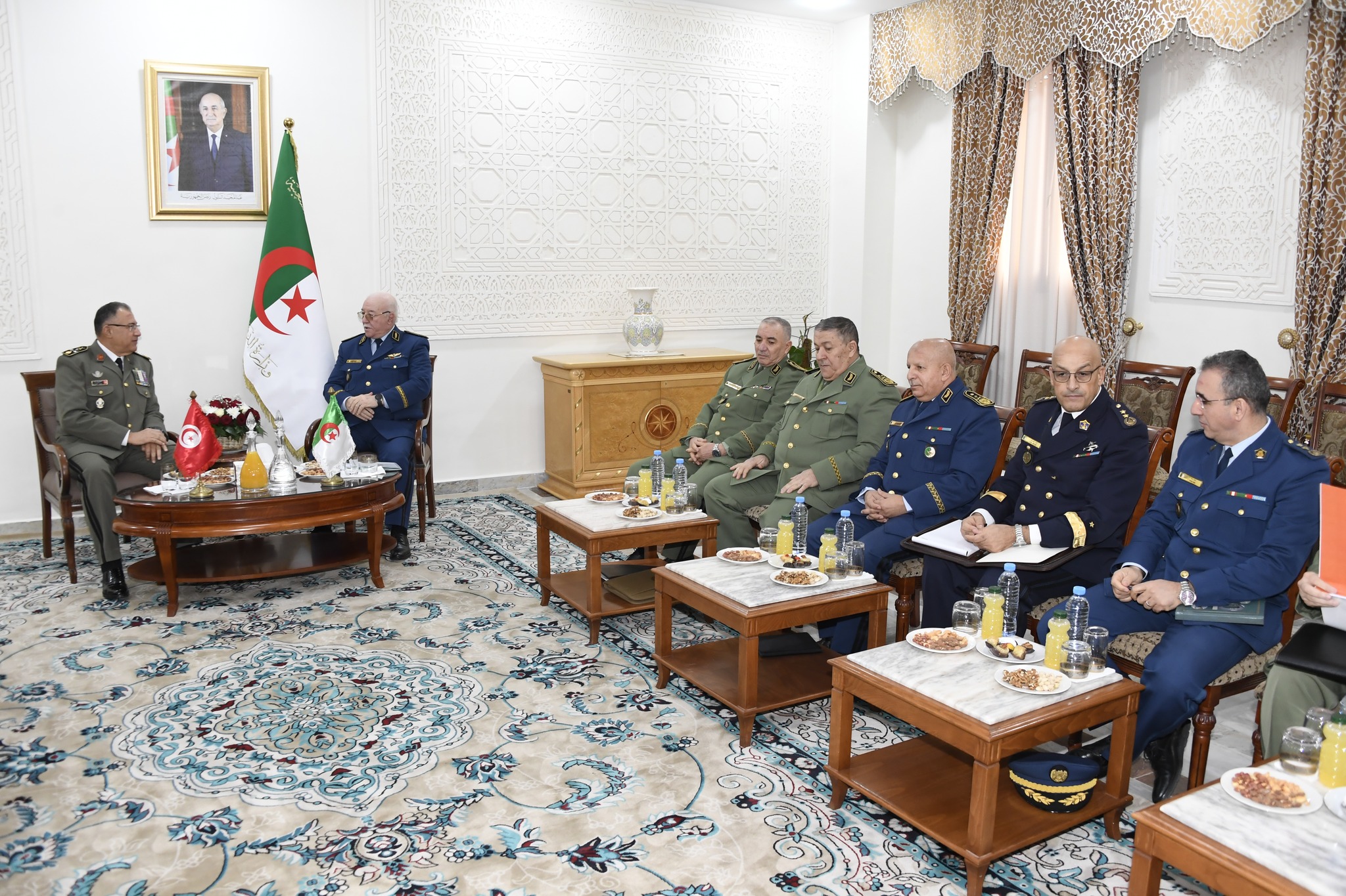 رئيس أركان جيش البر التونسي يؤدي  زيارة إلى الجزائر